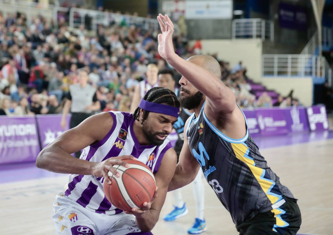 El partido del Real Valladolid Baloncesto contra el Oviedo en imágenes