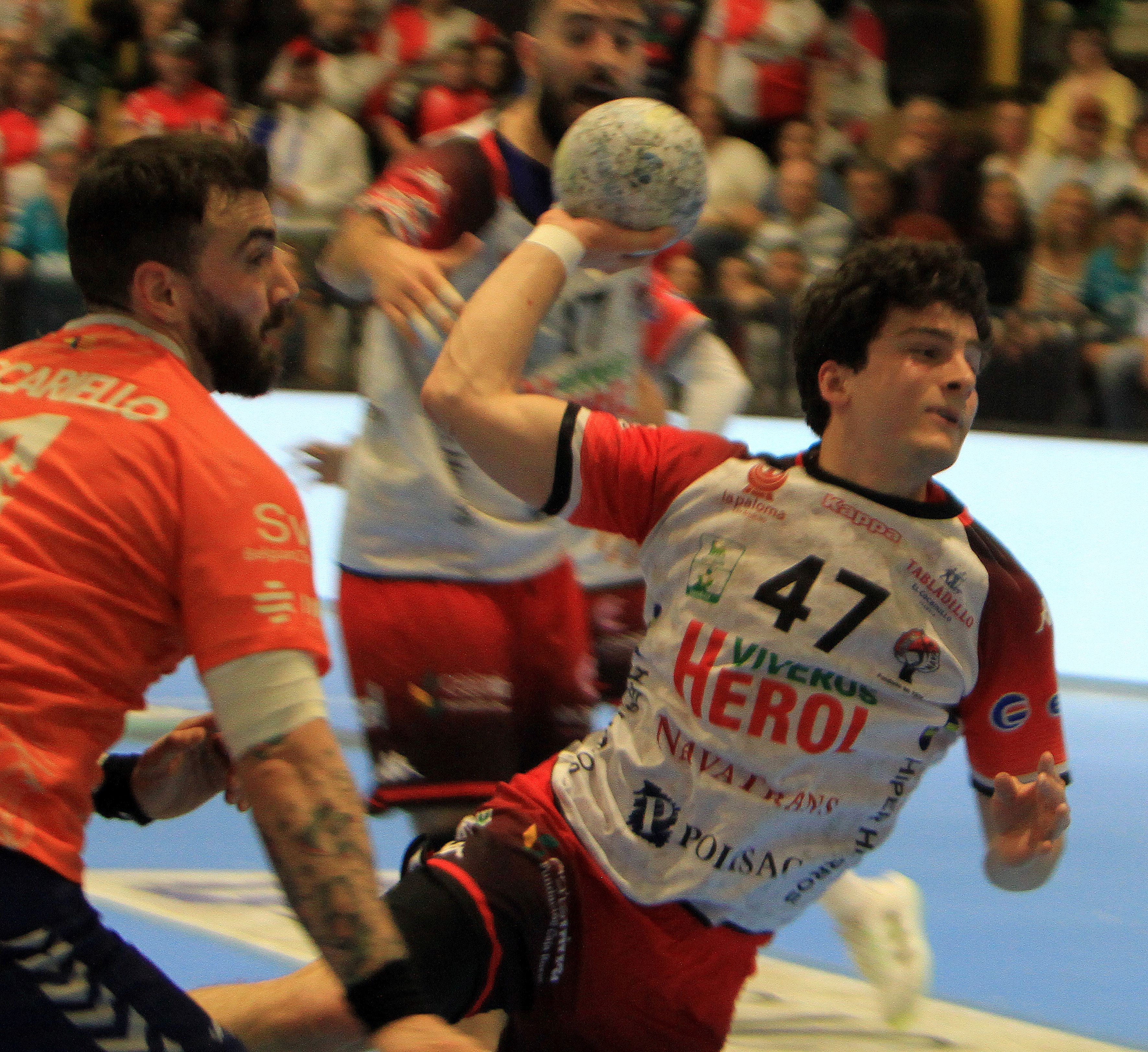 Fotografías del empate entre el Balonmano Nava y el TM Benidorm