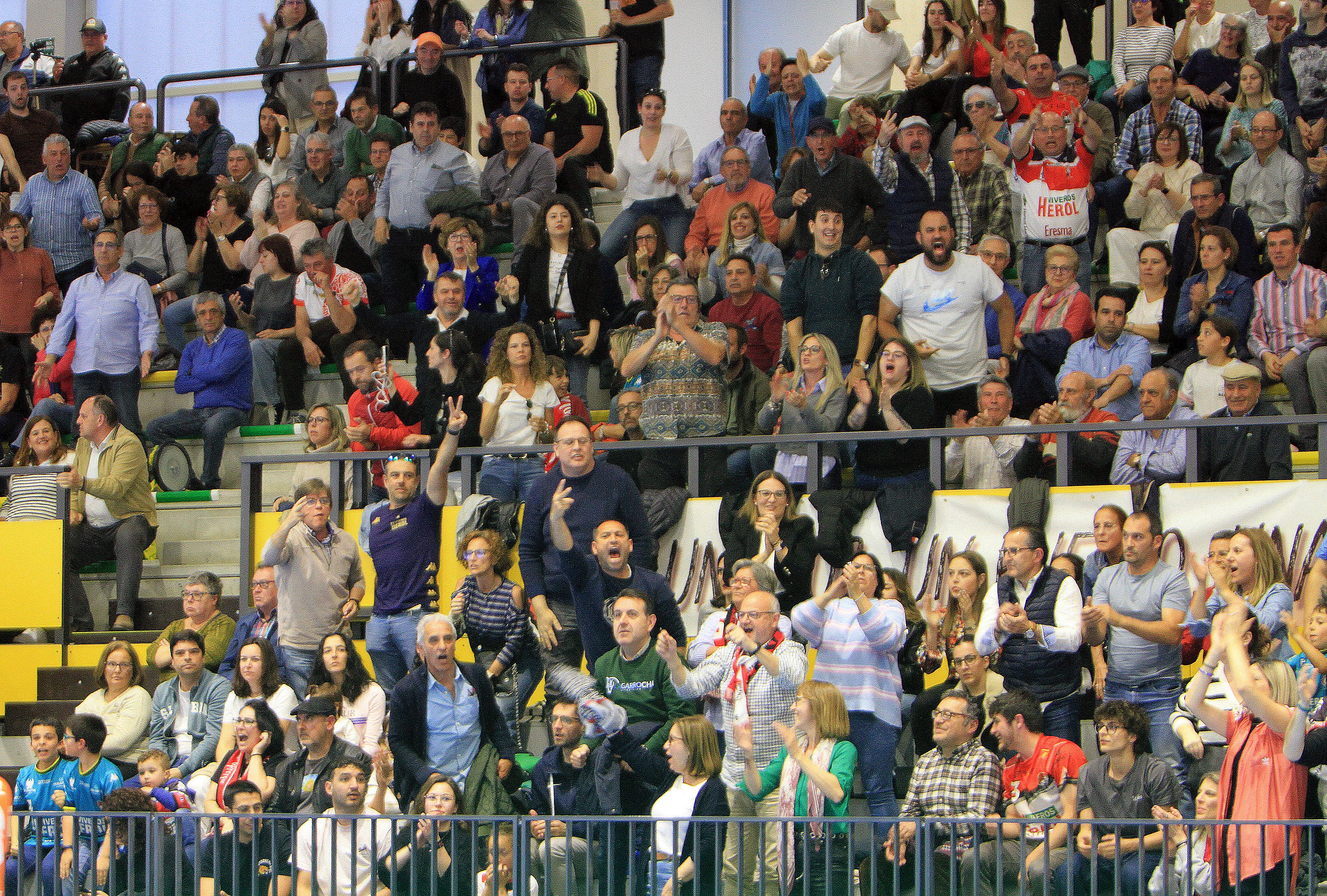 Fotografías del empate entre el Balonmano Nava y el TM Benidorm