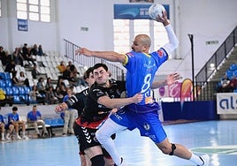 Freitas se cuela en la defensa santanderina.