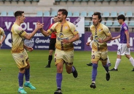 El Palencia Cristo celebra uno de los tantos del partido.