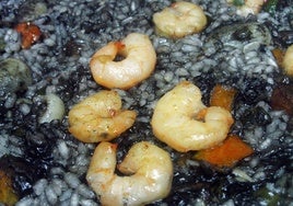 Arroz negro con gambas y calamar