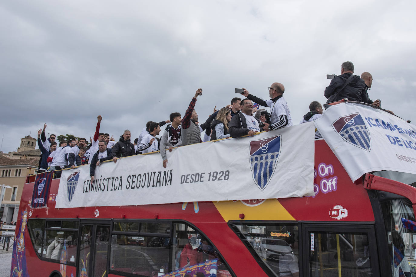 Las fotos de la celebración del ascenso en la plaza de la Segoviana