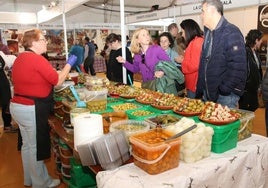 Uno de los puestos de la Feria de Cuéllar.