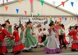 Bailes durante la Feria de Abril del barrio de San Lorenzo.