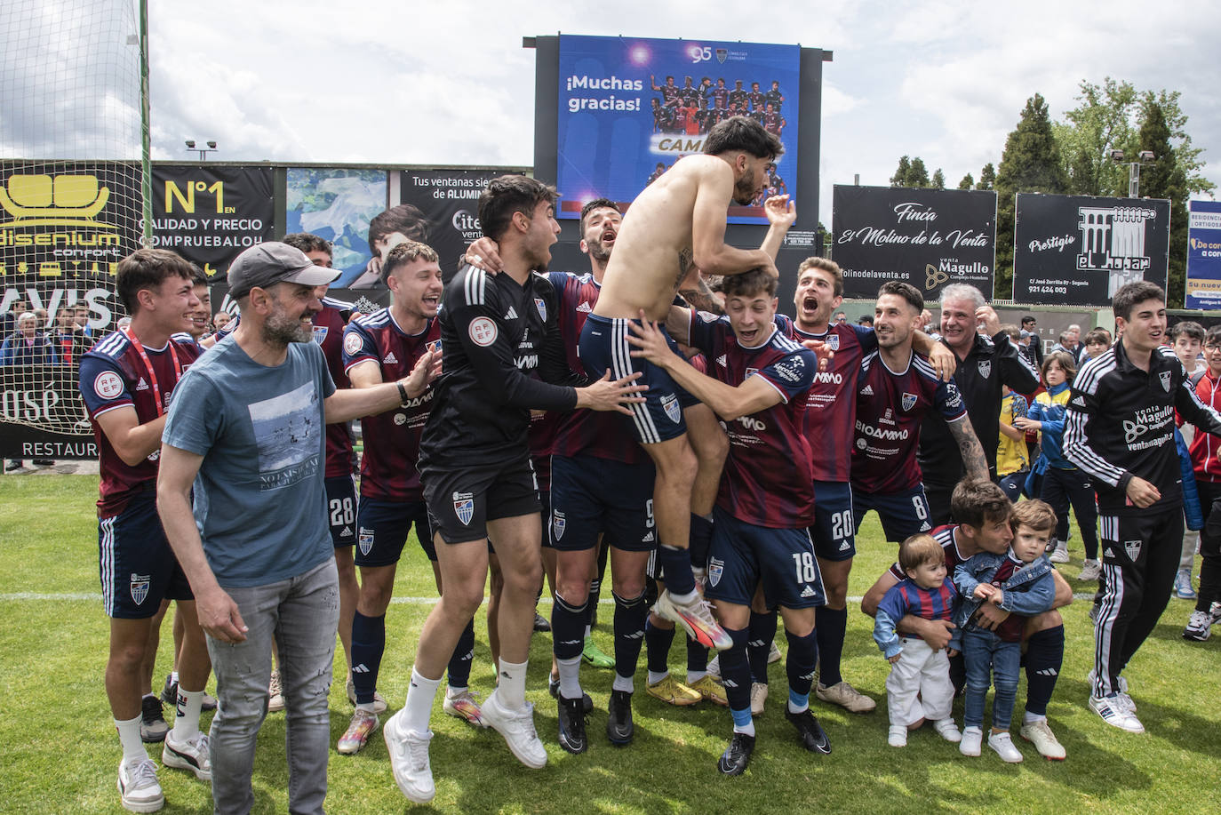 Las mejores fotografías de la celebración del ascenso en La Albuera