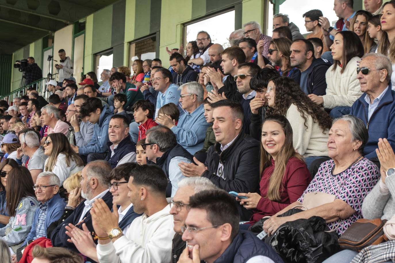 Búscate en las gradas de La Albuera en el ascenso de la Sego