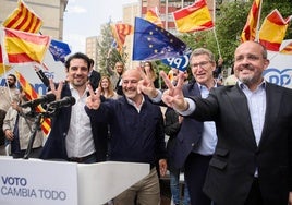 Feijóo participa en un mitin del PP en Cornellà de Llobregat (Barcelona).