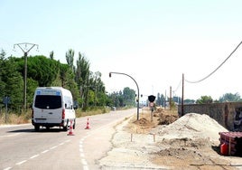 Obras del carril bici, en el camino Viejo de Simancas en una imagen de archivo del año pasado.