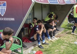 El banquillo de la Segoviana, instantes antes de confirmarse el ascenso a Primera Federación.