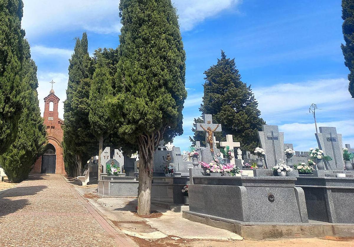 El cementerio de Serrada, este miércoles, con las tumbas ya cerradas.