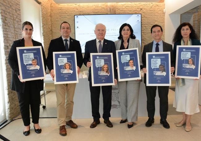 Presentación de la campaña de enfermería en Madrid. En el centro el presidente del Consejo General de Enfermería, Florentino Pérez.