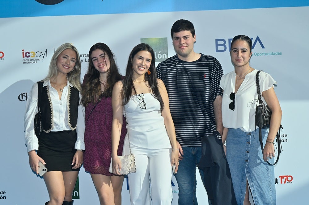 Carla de la Fuente, María Díez, Irene Carretero, Rubén Esteban y Mónica Alcázar.