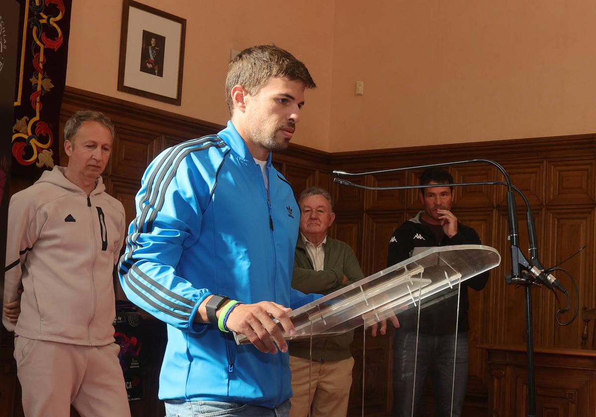 Óscar Husillos, este jueves durante la presentación del Torneo Feria Chica en el Ayuntamiento.