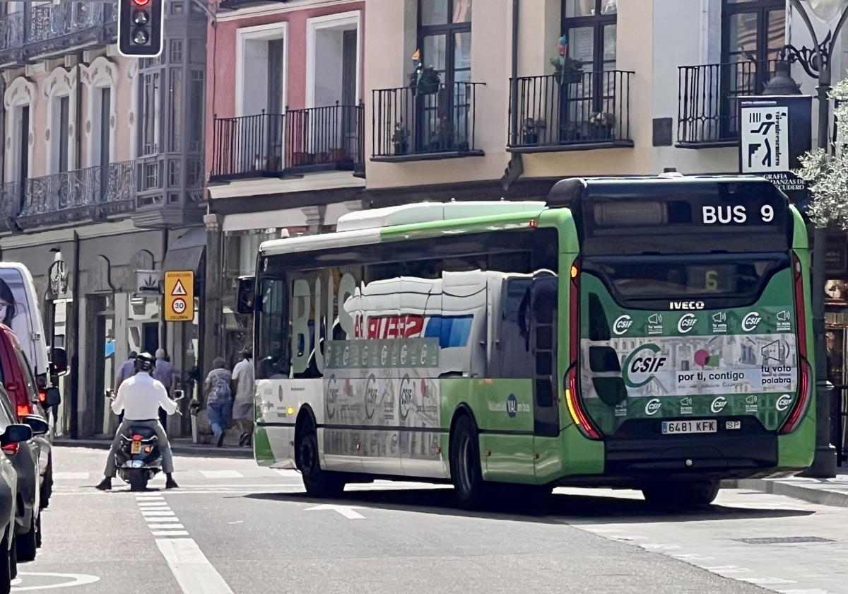 Imagen de archivo de un autobús urbano de Valladolid.