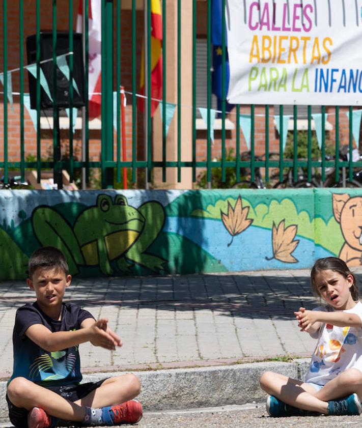 Imagen secundaria 2 - Varios momentos de las actividades que han realizado en el colegio Íñigo de Toro.