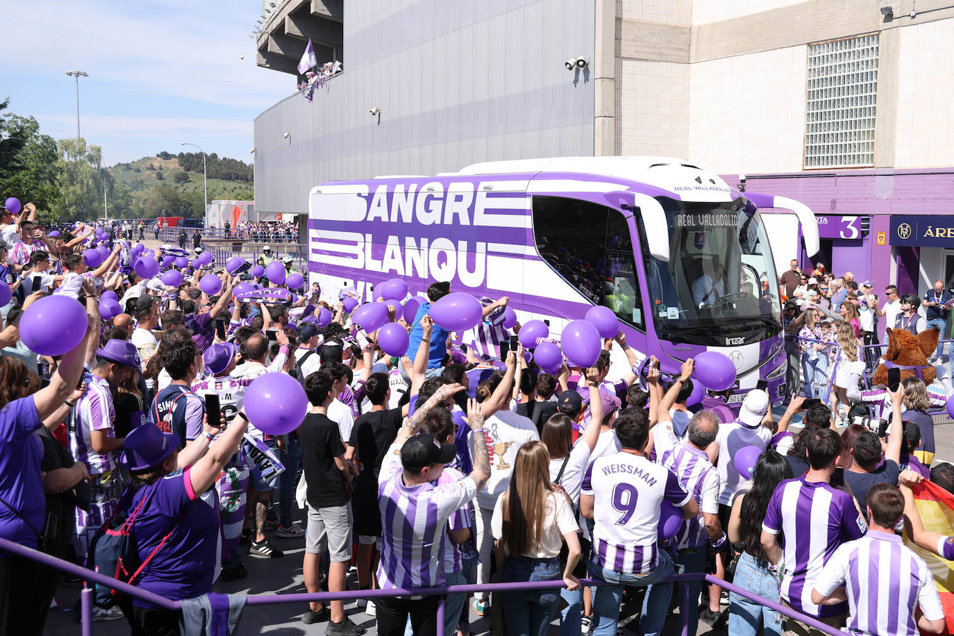 Las imágenes del espectacular ambiente previo al partido del Real Valladolid