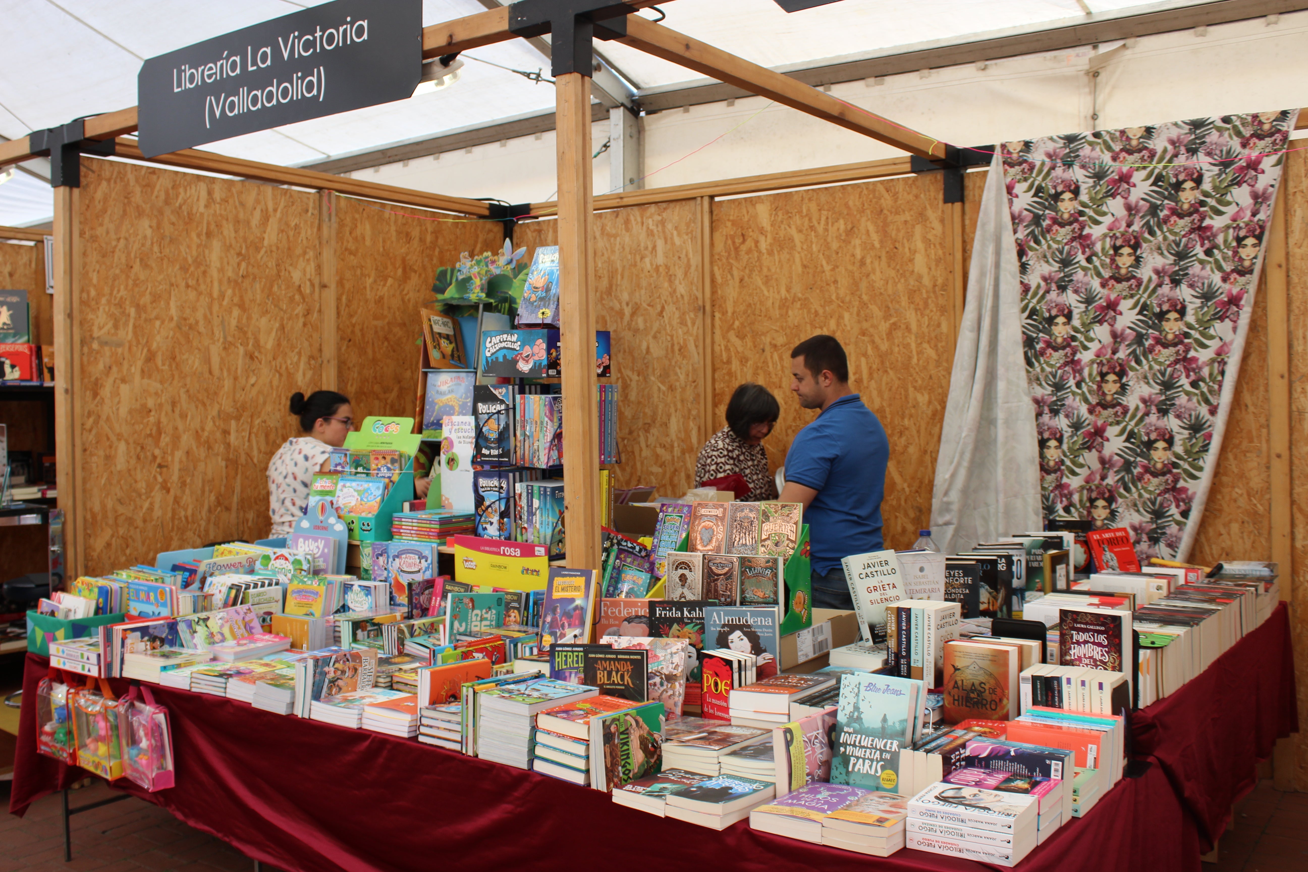 Expositores de la Feria del Libro de Medina del Campo