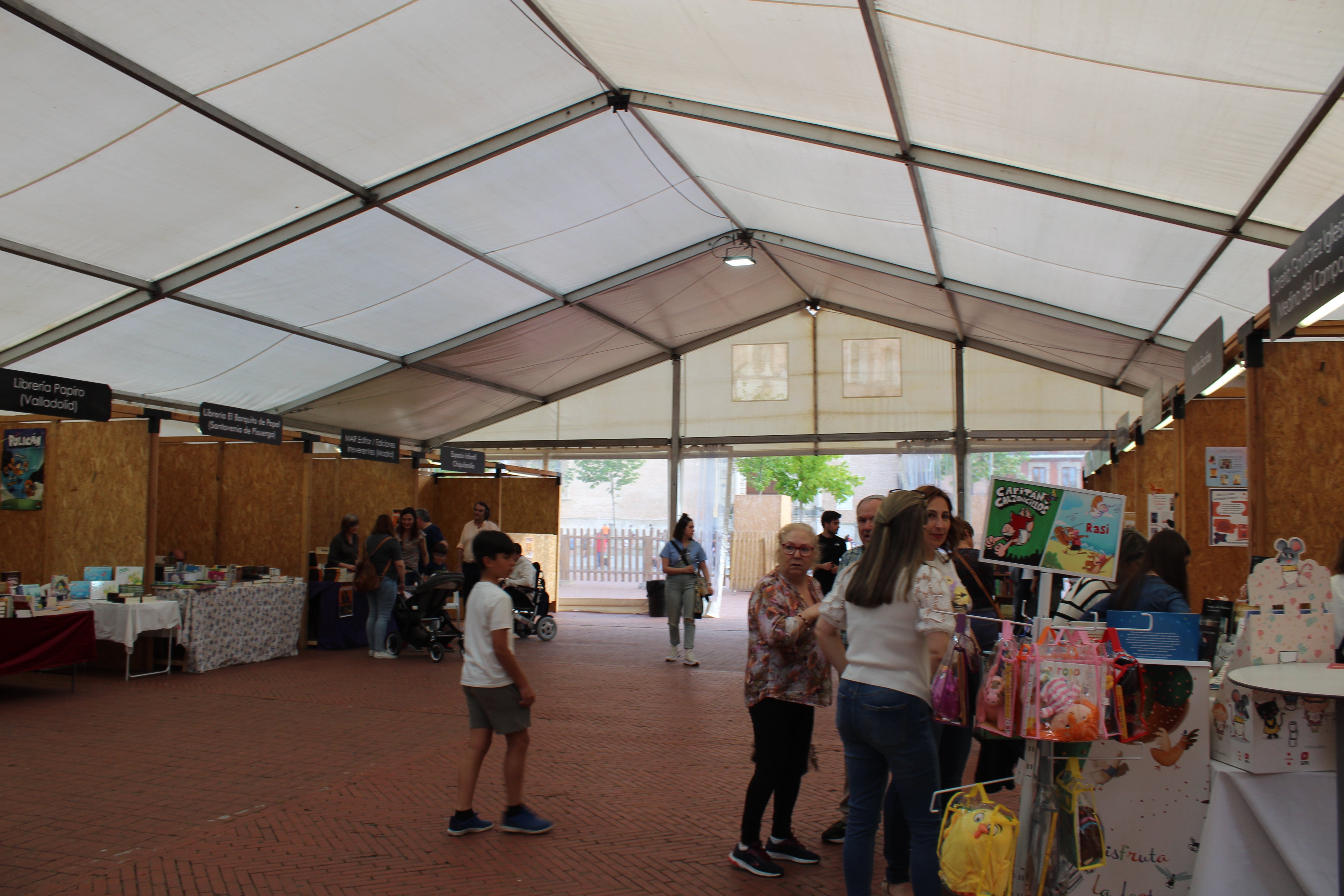 Expositores de la Feria del Libro de Medina del Campo