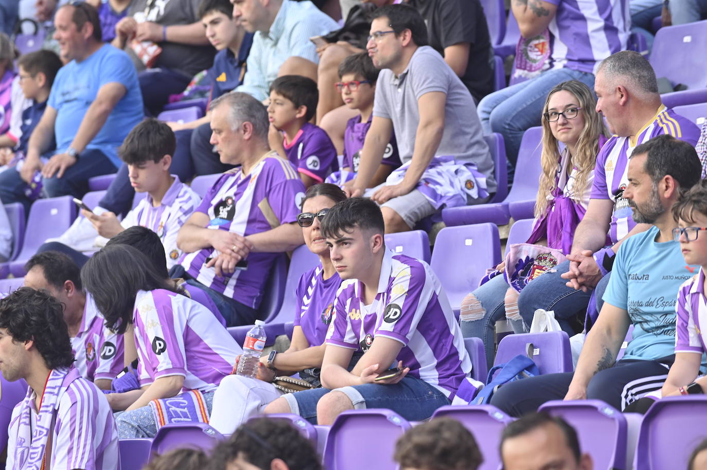 Búscate en la grada del estadio José Zorrilla (1/4)