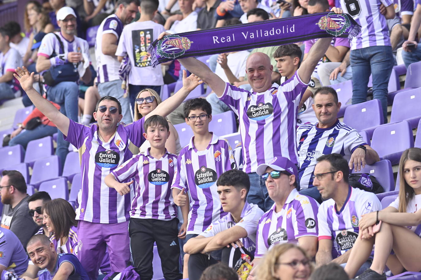 Búscate en la grada del estadio José Zorrilla (1/4)