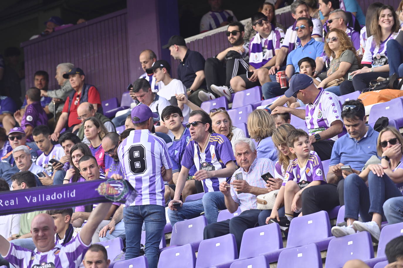 Búscate en la grada del estadio José Zorrilla (1/4)