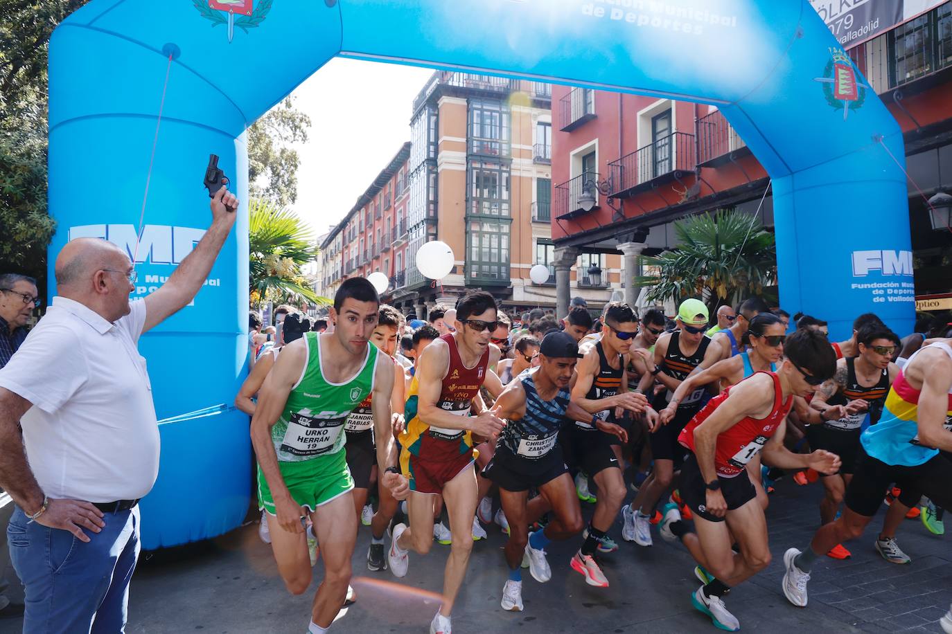 Un millar de participantes se suma a la I Carrera de las Familias de Valladolid (1/2)