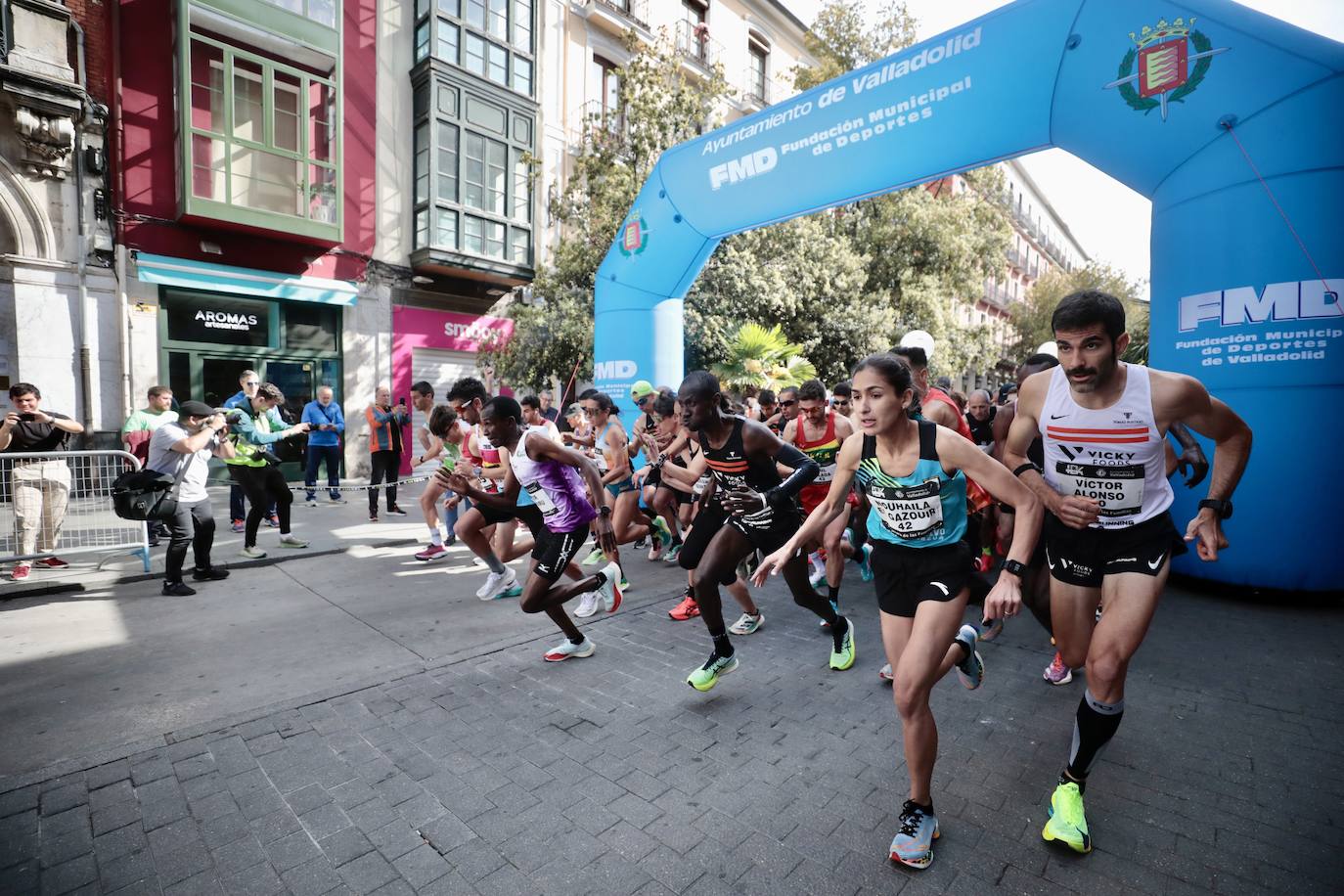 Un millar de participantes se suma a la I Carrera de las Familias de Valladolid (1/2)