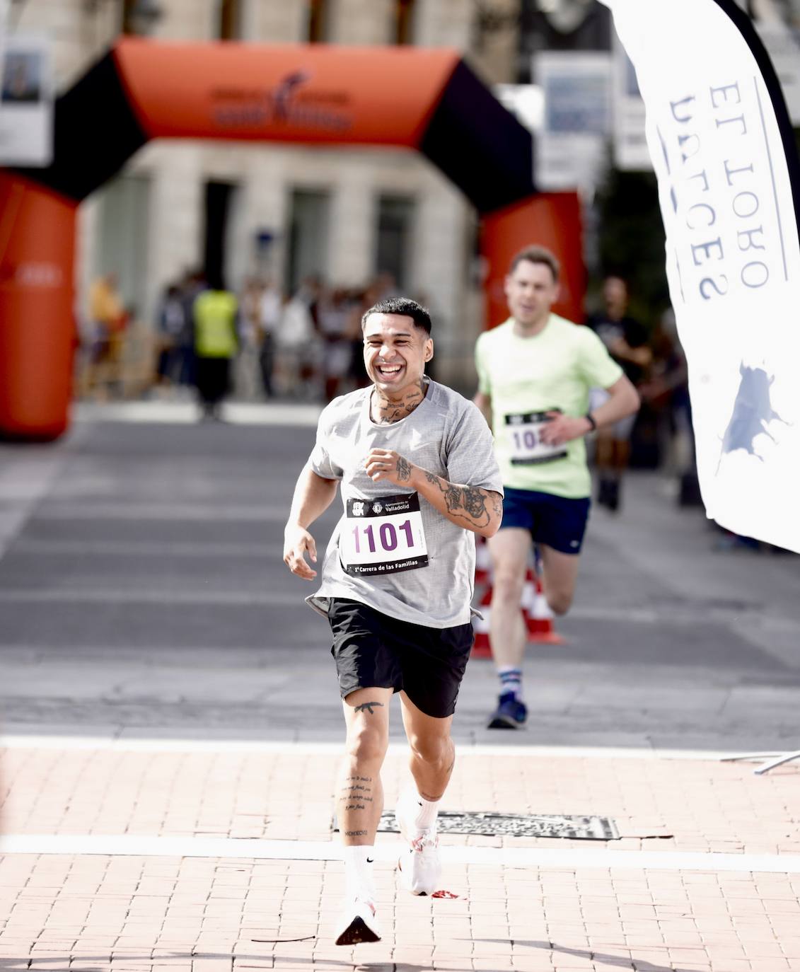 Un millar de participantes se suma a la I Carrera de las Familias de Valladolid (1/2)