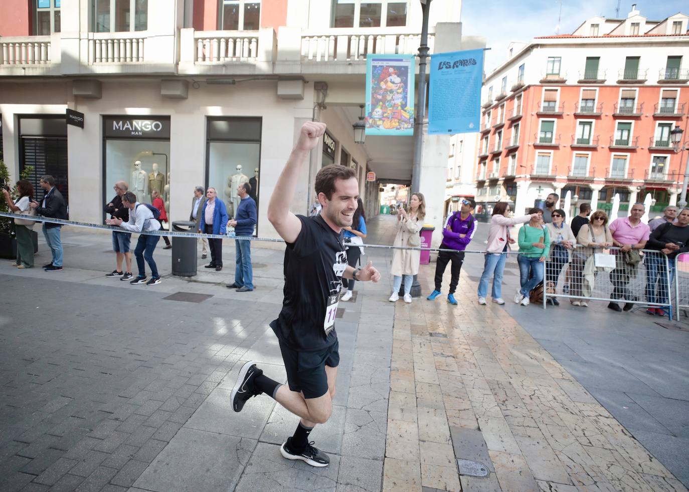 Un millar de participantes se suma a la I Carrera de las Familias de Valladolid (2/2)