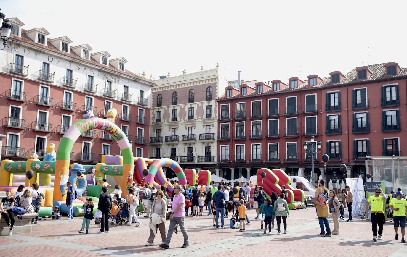 Un millar de participantes se suma a la I Carrera de las Familias de Valladolid (2/2)