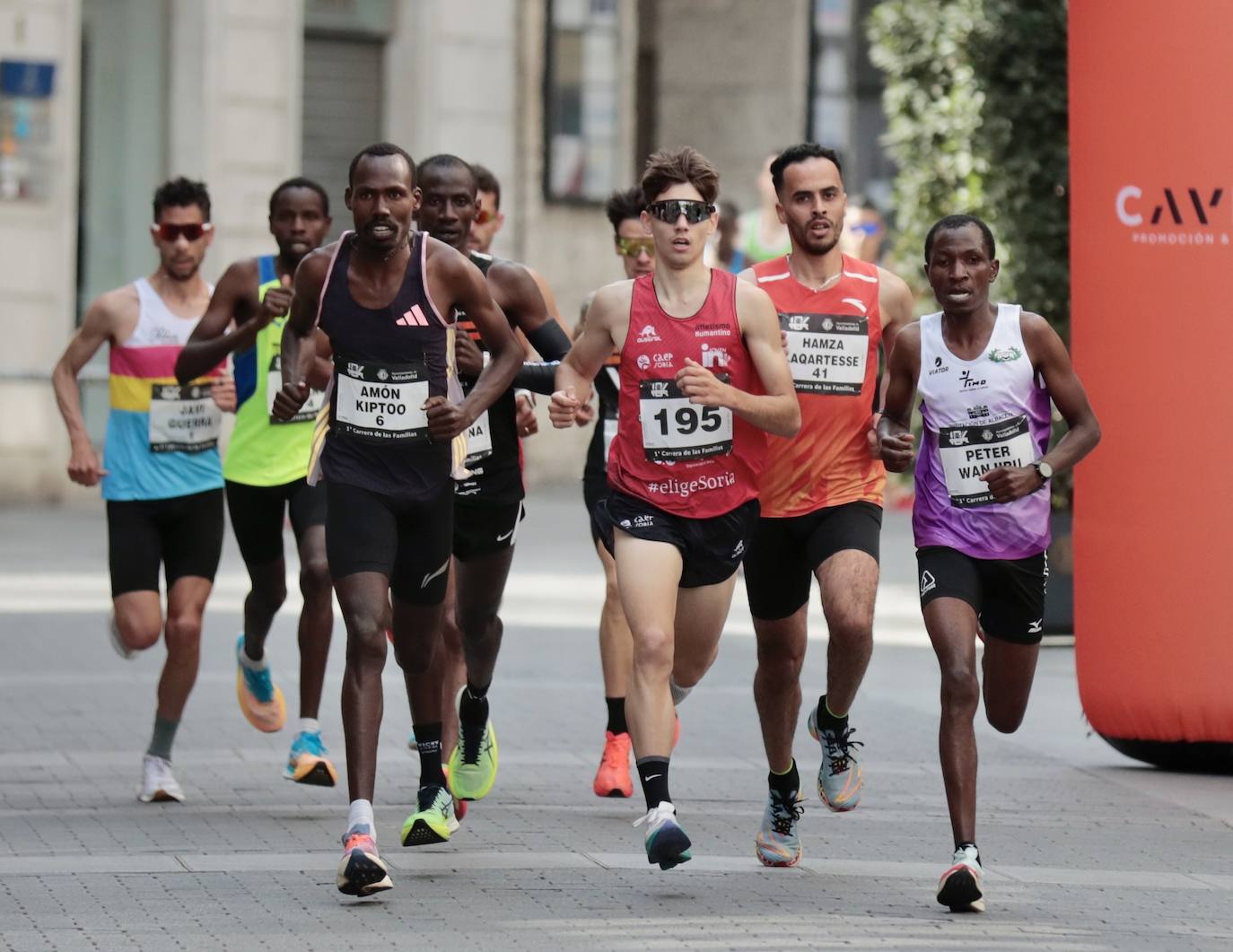 Un millar de participantes se suma a la I Carrera de las Familias de Valladolid (2/2)