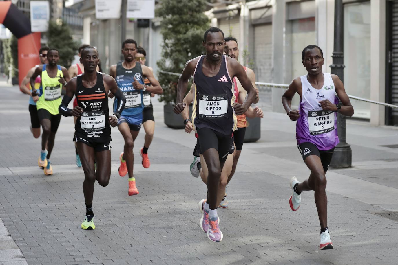 Un millar de participantes se suma a la I Carrera de las Familias de Valladolid (2/2)