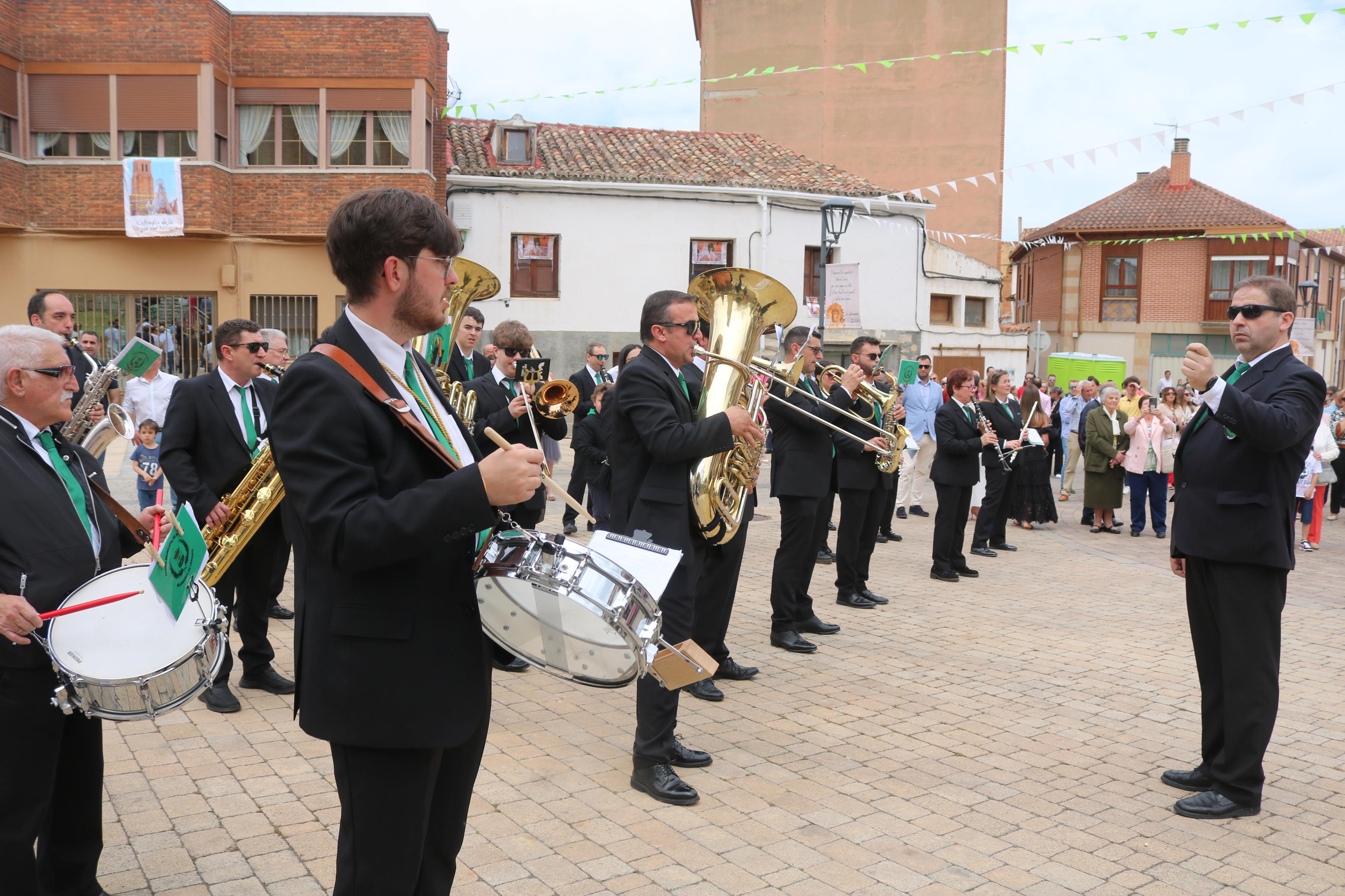 Villamuriel de Cerrato se rinde a la Virgen del Milagro