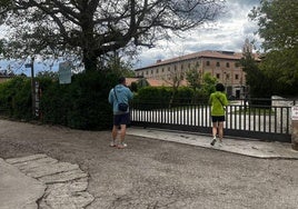 Las clarisas han celebrado la misa de las 18:00 horas a puerta cerrada.