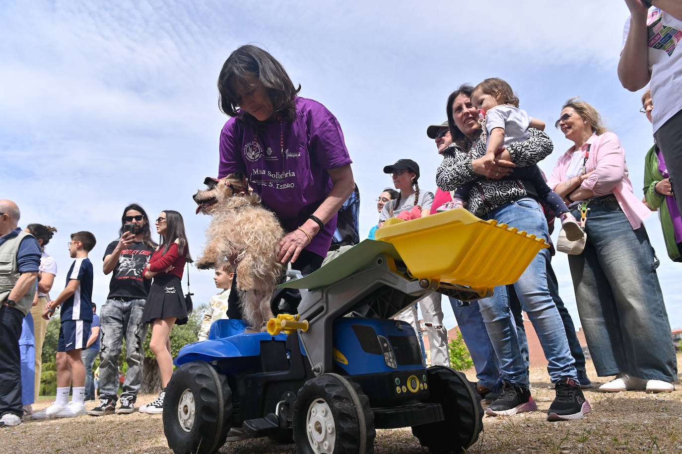 Desfile de mascotas en la ermita de San Isidro en Valladolid