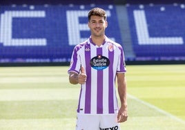 El futbolista Víctor Meseguer en el día de su presentación con el Real Valladolid.