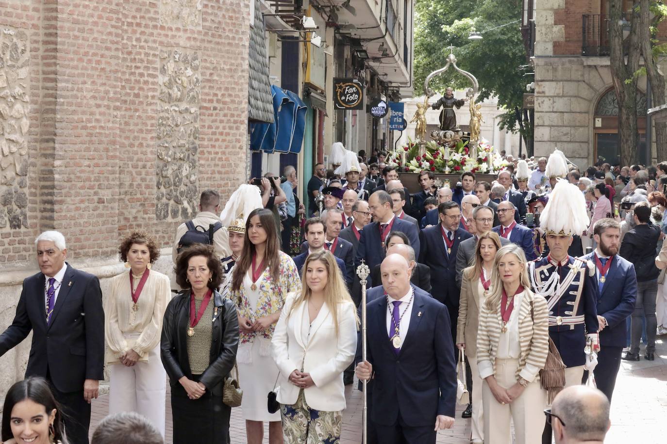 Ofrenda floral, misa y procesión en San Pedro Regalado