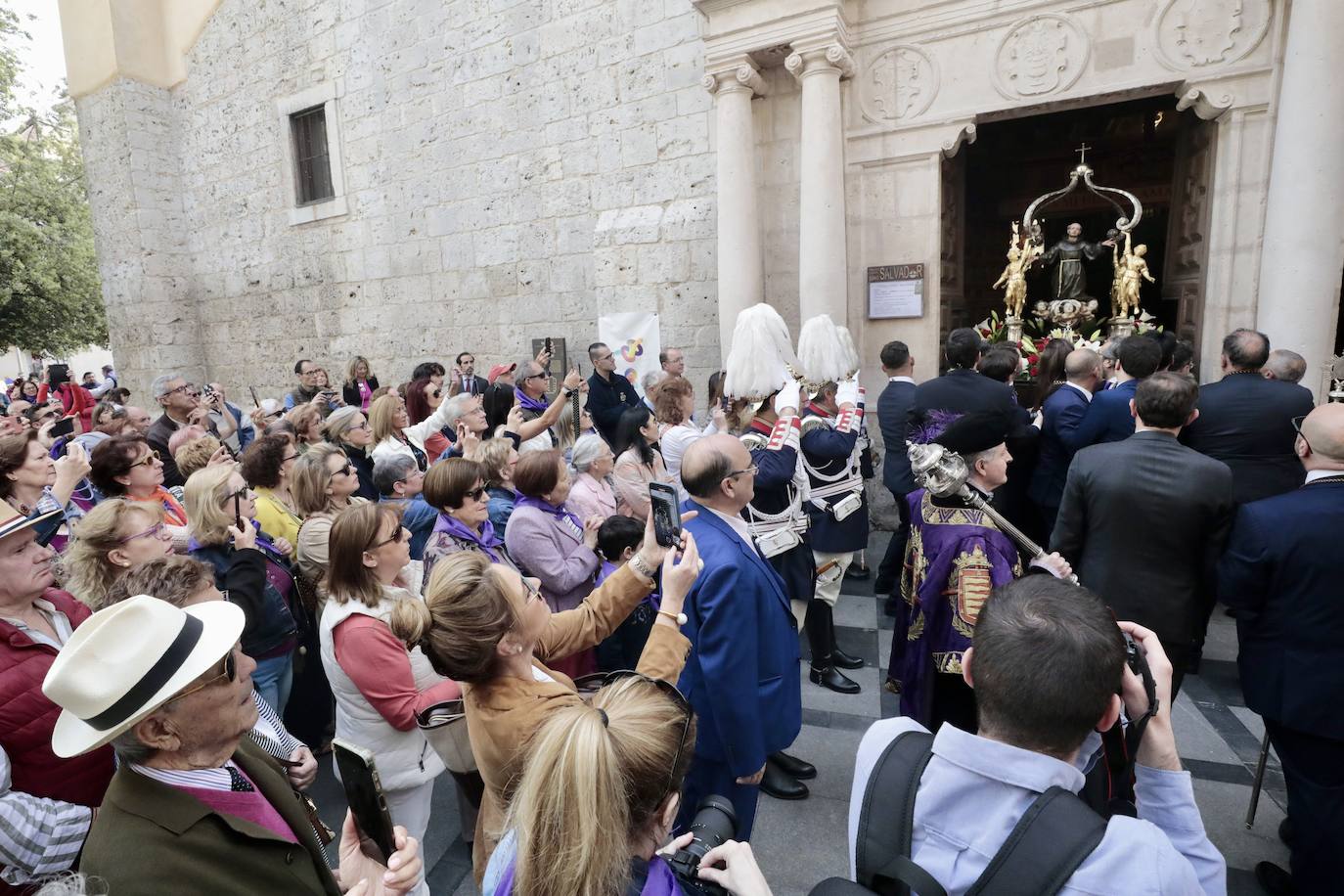 Ofrenda floral, misa y procesión en San Pedro Regalado