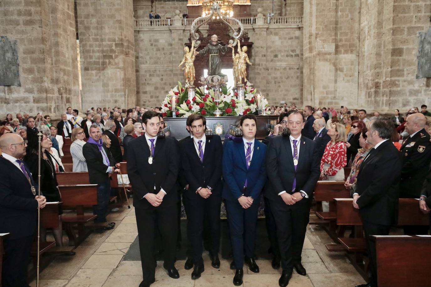 Ofrenda floral, misa y procesión en San Pedro Regalado