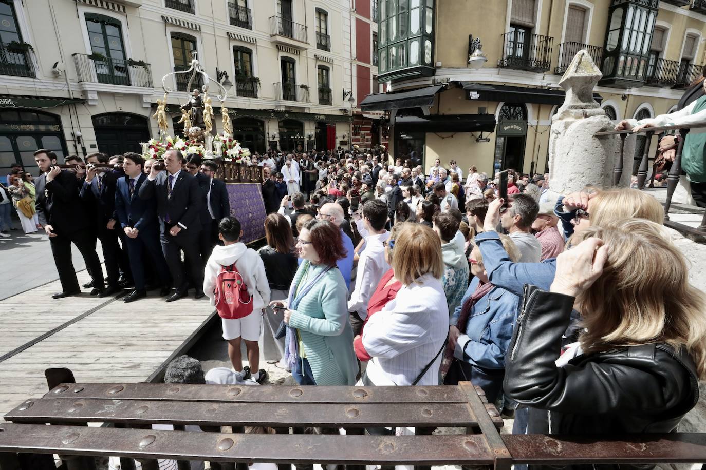 Ofrenda floral, misa y procesión en San Pedro Regalado