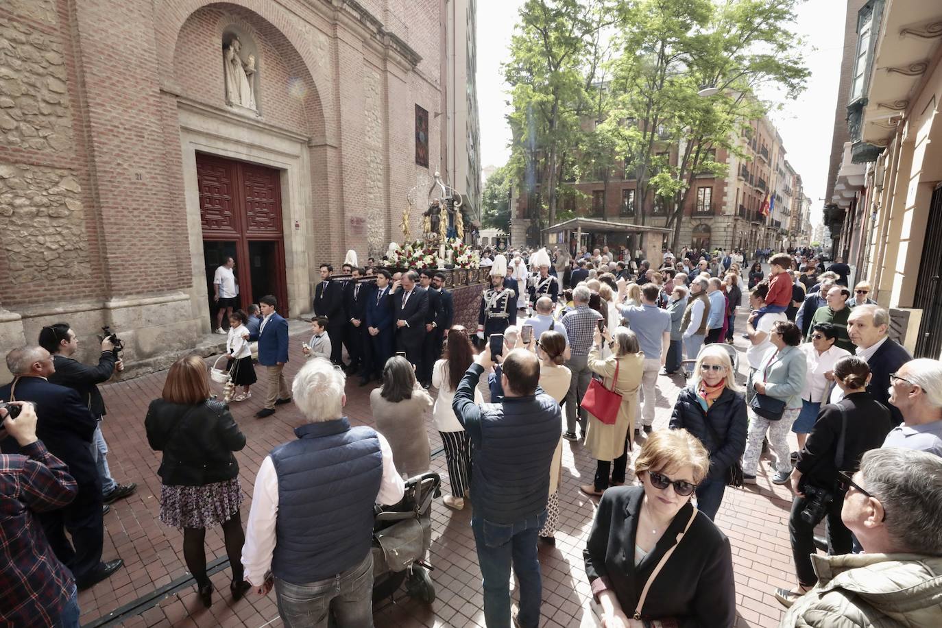 Ofrenda floral, misa y procesión en San Pedro Regalado