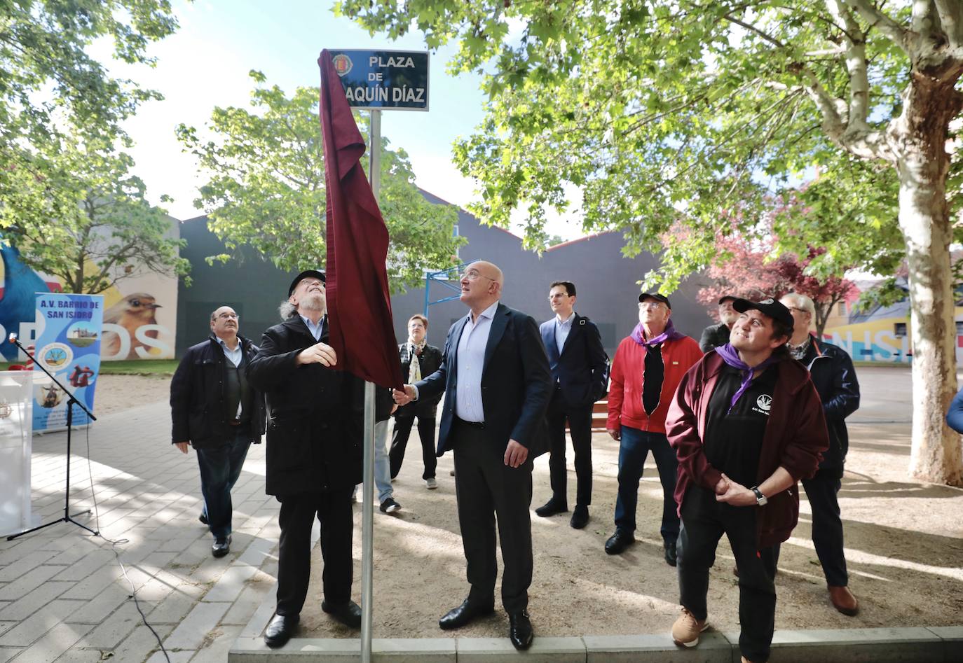 Joaquín Díaz inaugura la plaza con su nombre en el barrio de San Isidro