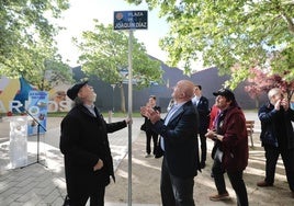 Joaquín Díaz inaugura la plaza con su nombre en el barrio de San Isidro