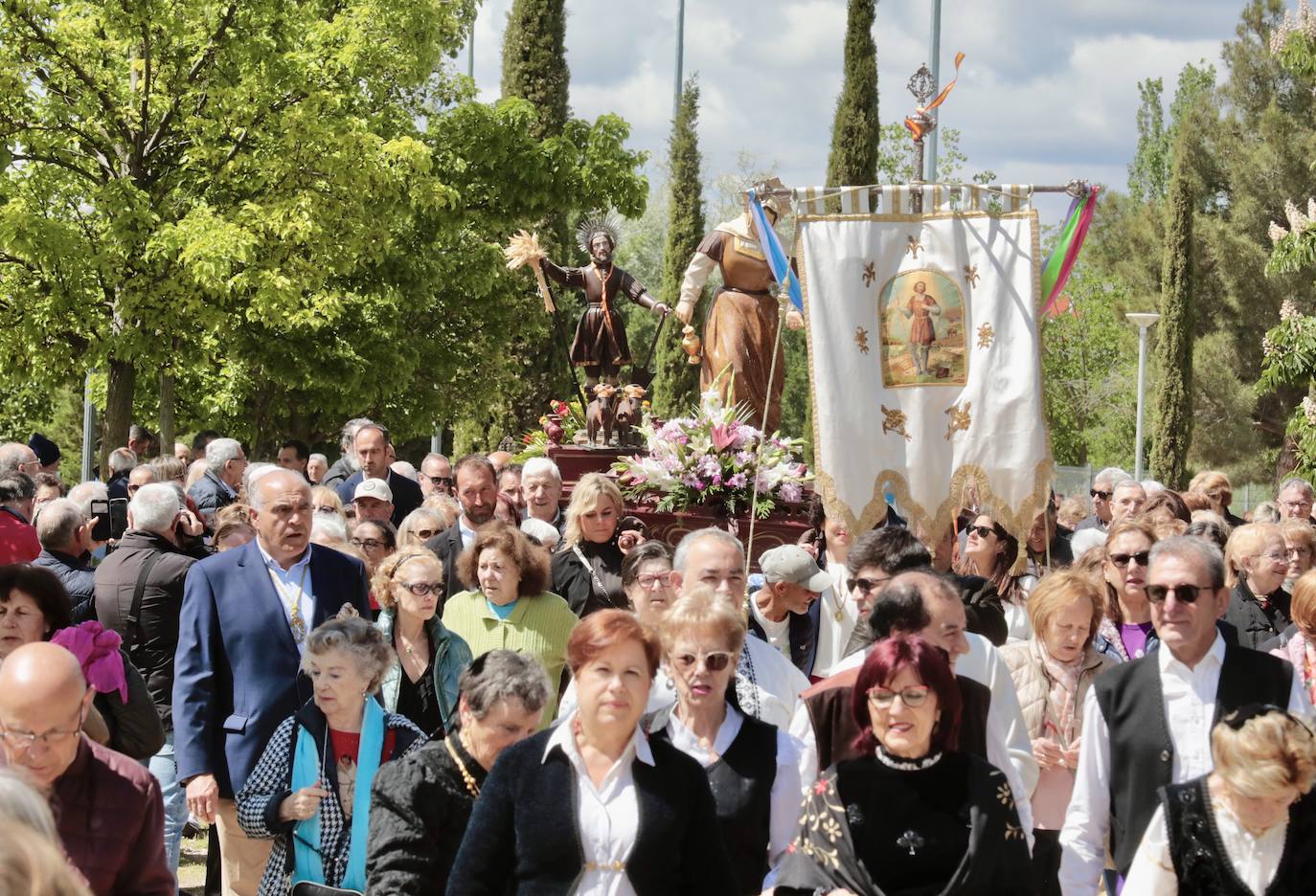 Imágenes de la multitudinaria procesión de San Isidro en Valladolid