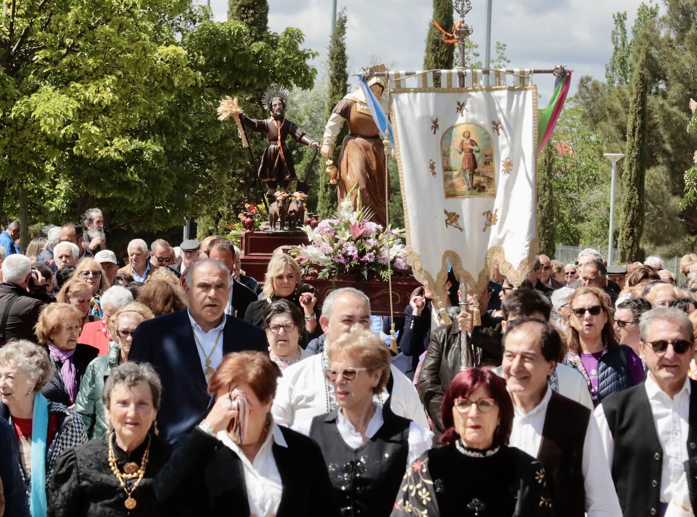 Imágenes de la multitudinaria procesión de San Isidro en Valladolid