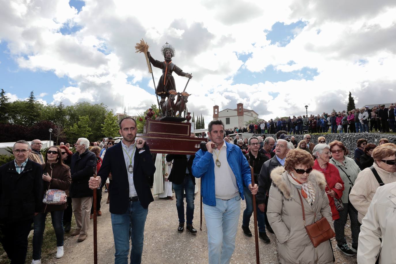 Imágenes de la multitudinaria procesión de San Isidro en Valladolid