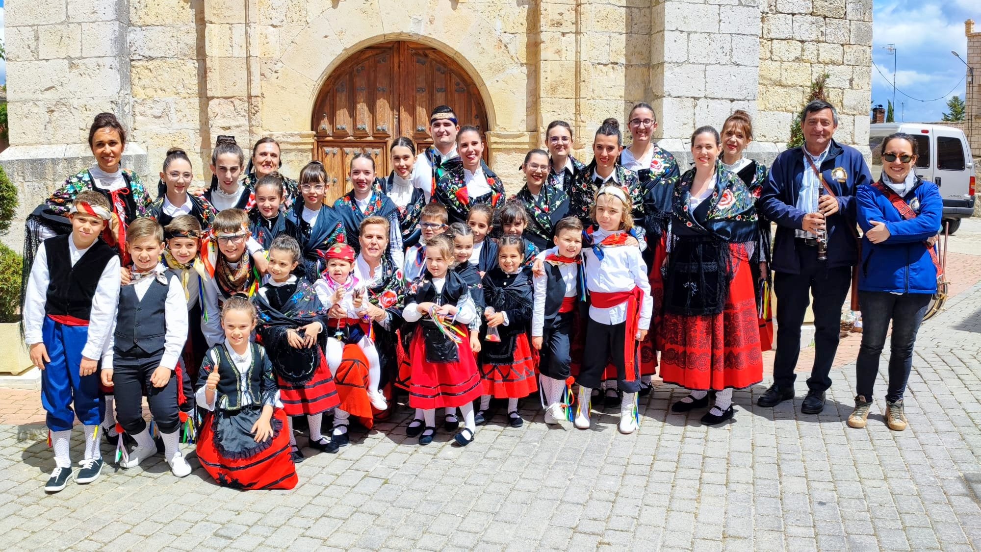 Villaviudas danza a San Isidro Labrador