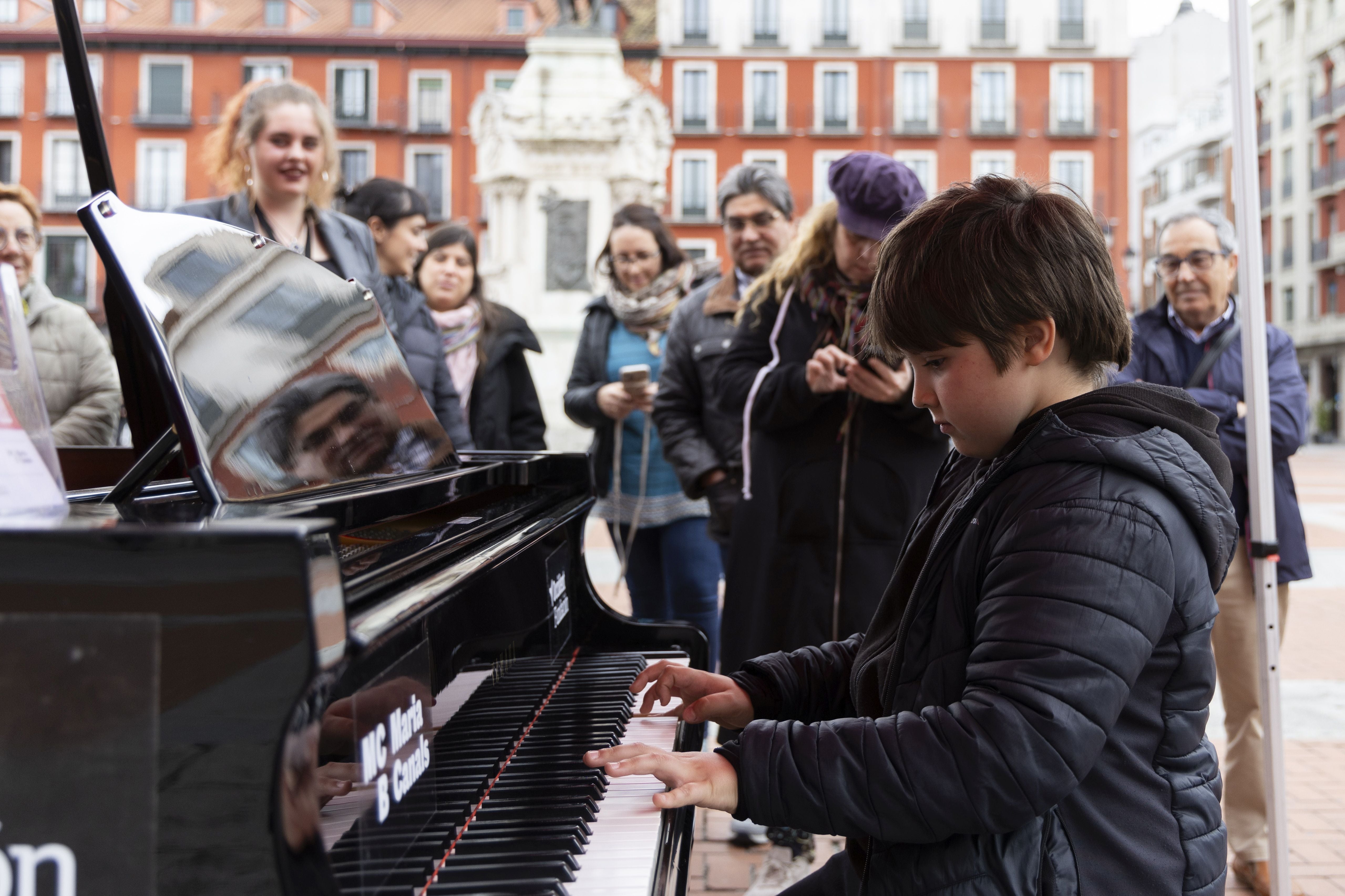 El centro de Valladolid se llena de pianos, en imágenes