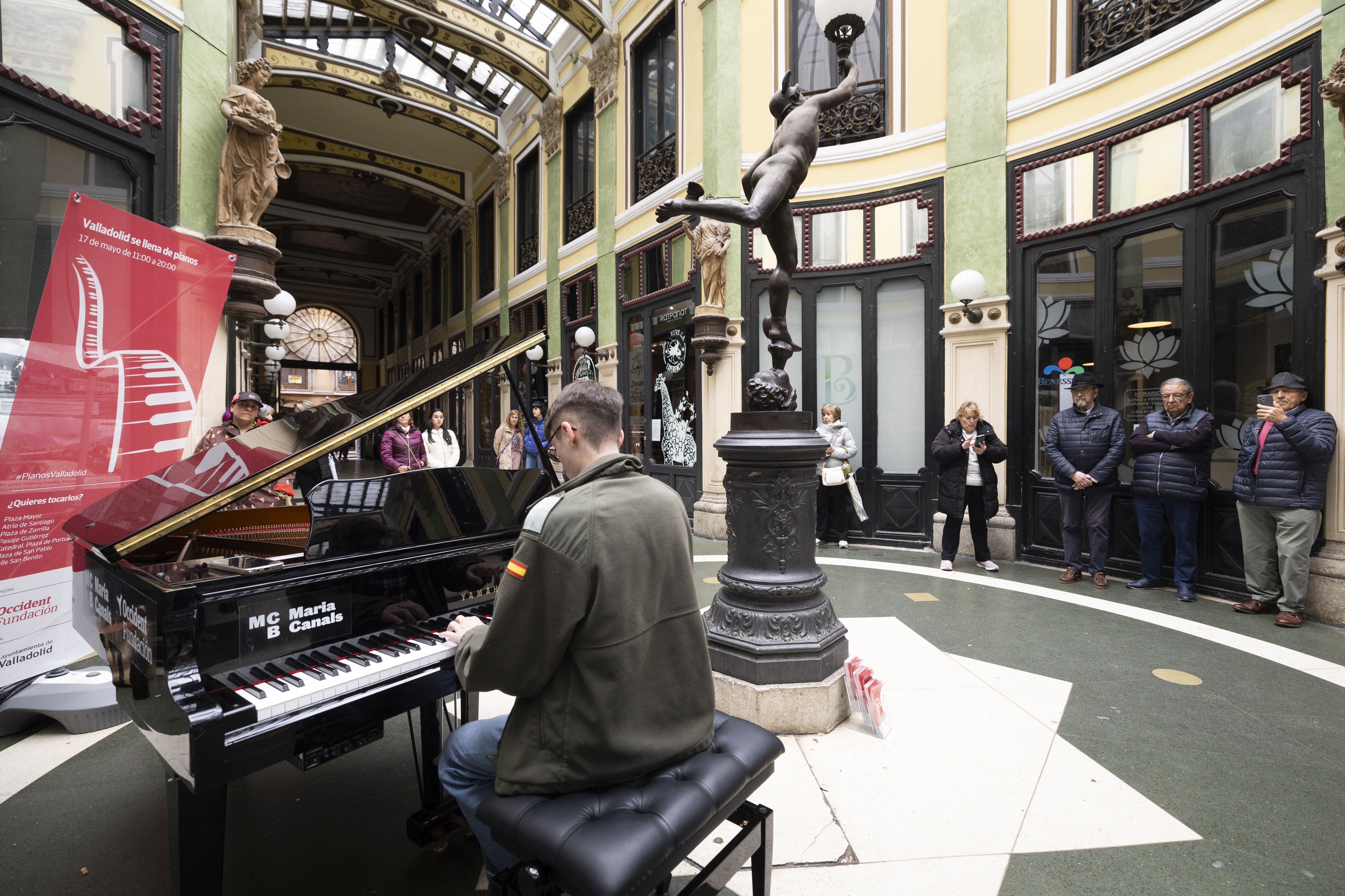 El centro de Valladolid se llena de pianos, en imágenes